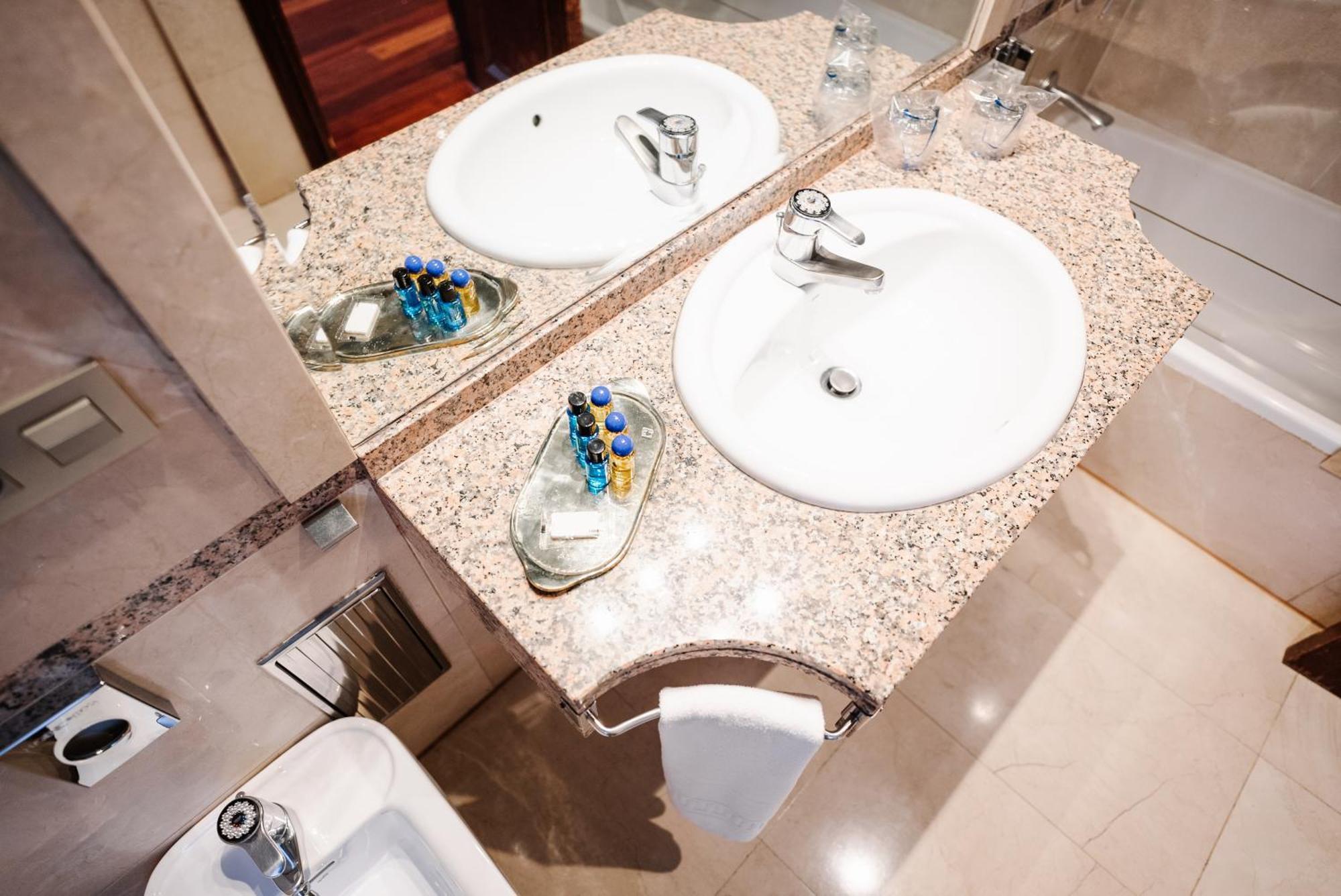 Rice Reyes Catolicos Hotel Burgos Ngoại thất bức ảnh